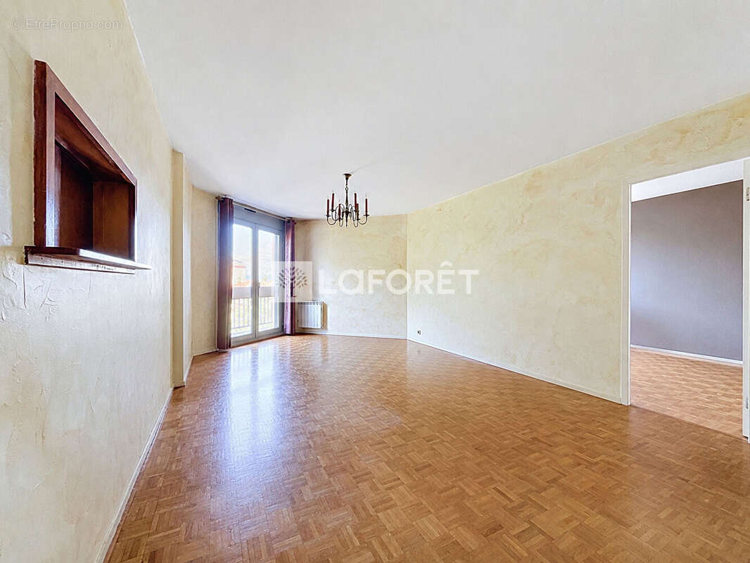 Appartement à SATHONAY-CAMP