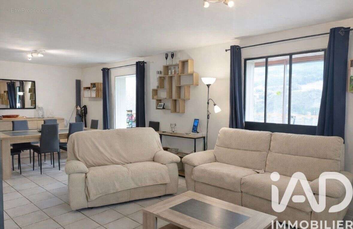 Maison 157 m² à La Salle-En-Beaumont  - photo 8