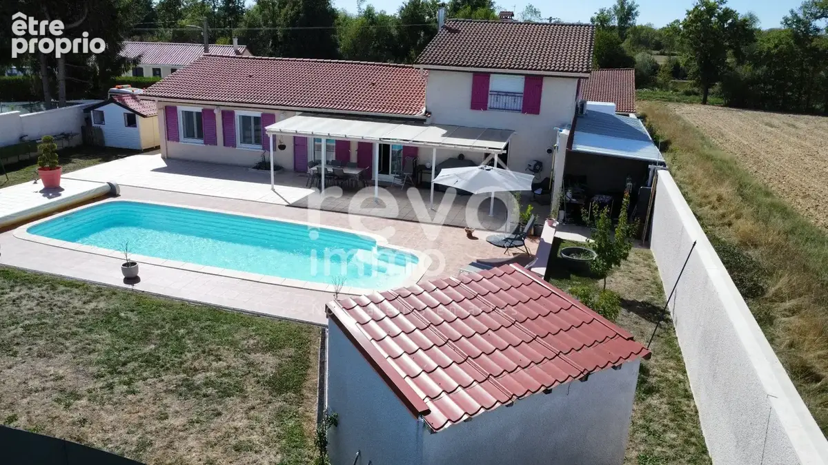 Le Plantay  Maison 133 m²  Piscine, 4 chambres, garage  Terrain 976 m² - photo 3