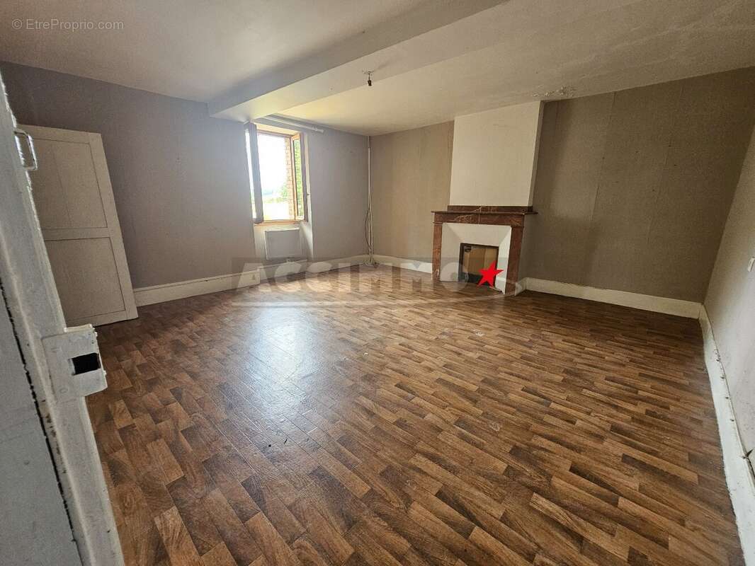 Saint julien du puy - 2 maisons + dependances - photo 4