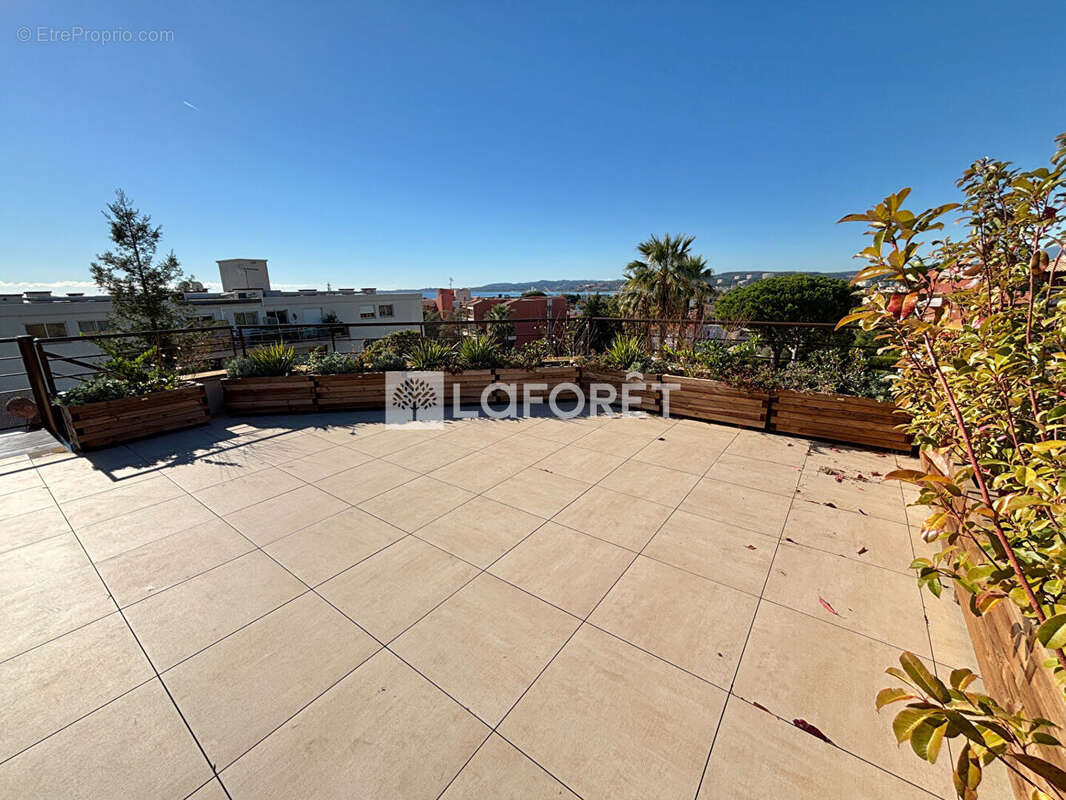 Appartement à SAINT-LAURENT-DU-VAR