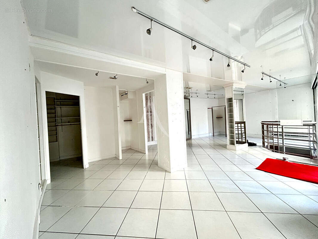 Local commercial Craon - photo 2