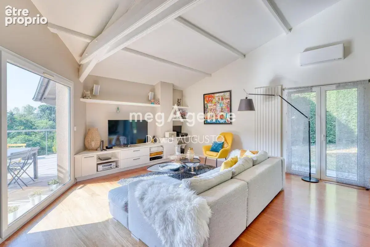 Maison avec vue, cadre naturel, piscine et garage pour 5 voitures - photo 7