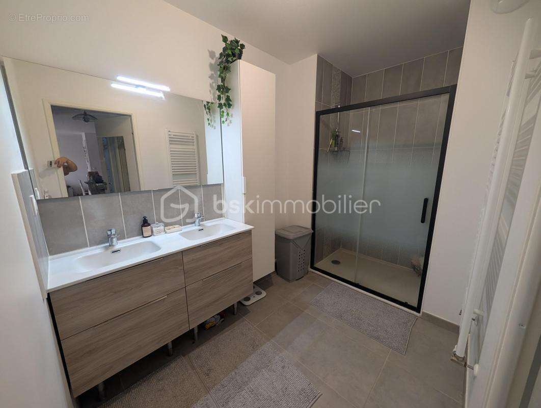 T3 récent de plain-pied avec terrasse et double stationnement - photo 5