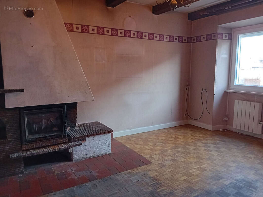 Maison à MONTECHEROUX