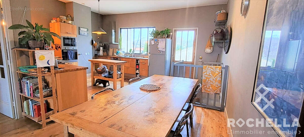 Maison 320 m² à Tonnay-Charente  - photo 3