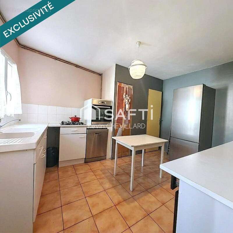 Maison 130 m² à Saint-Cyr-Les-Colons  - photo 6