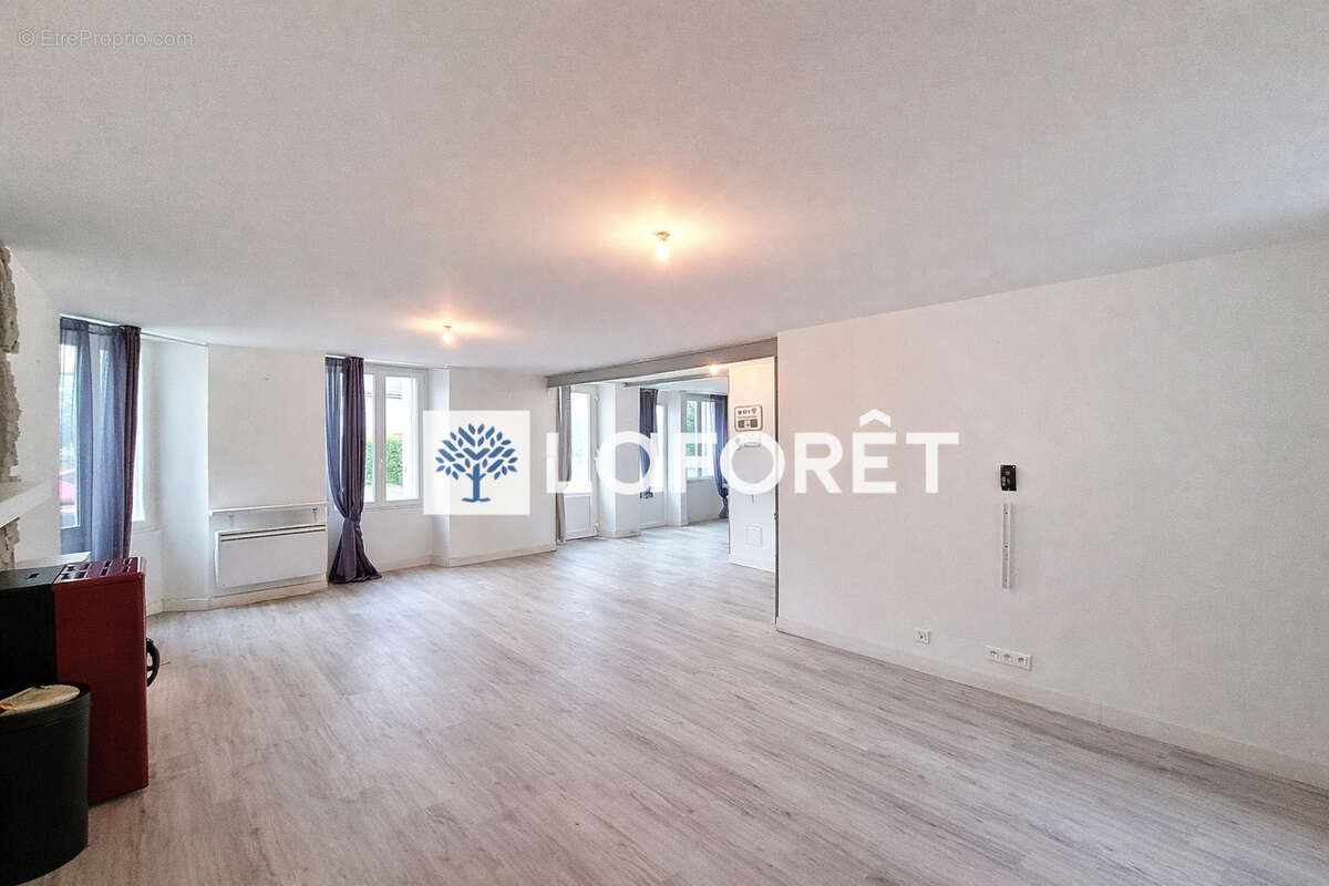 Maison à JOUY-LE-CHATEL