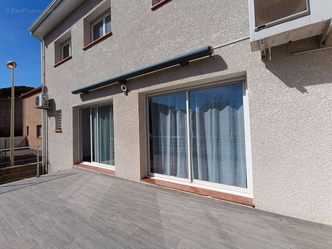 Maison à SAINT-LAURENT-DE-LA-SALANQUE