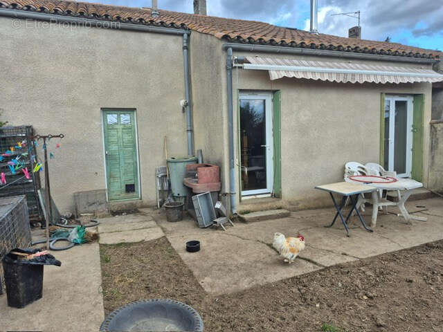 Maison à AZILLE