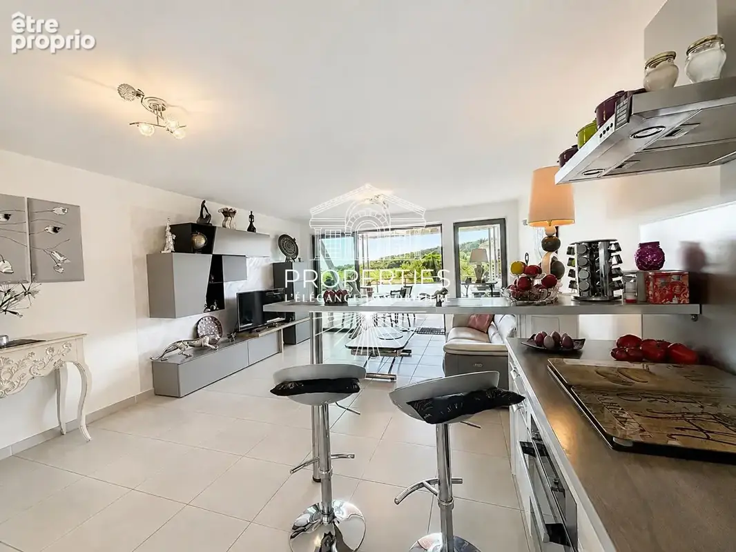 Le lavandou - t3 de 2015 - 65 m² - ascenseur - terrasse - parking - photo 4