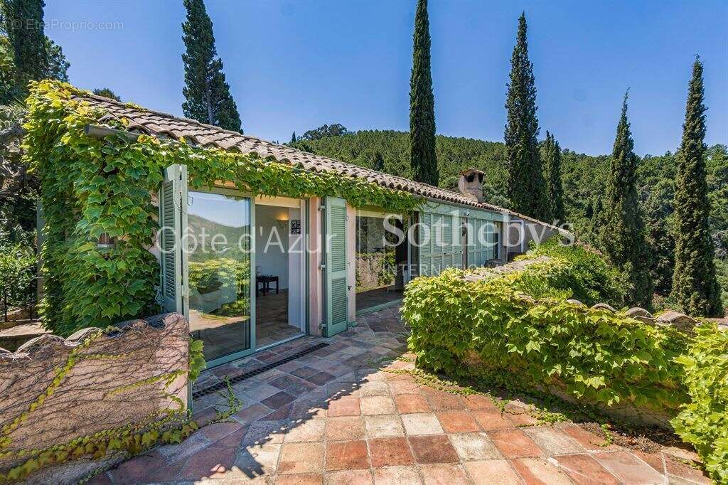 Théoule-sur-Mer – Villa provençale de 180 m² avec vue mer panoramique, piscine et hammam - photo 14