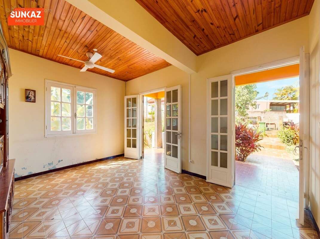 Maison 59 m² à Saint-Pierre  - photo 2