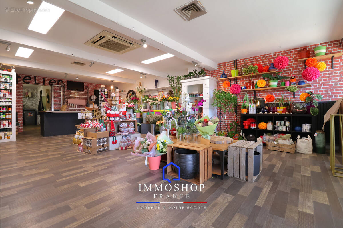 Commerce à PLAN-DE-CUQUES