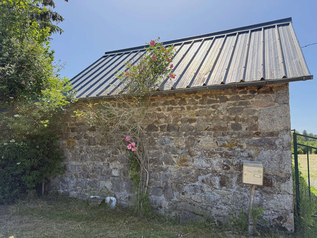 Maison à SAINT-JULIEN-LA-GENESTE