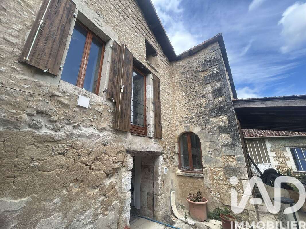 Maison 120 m² à Saint-Martial  - photo 2