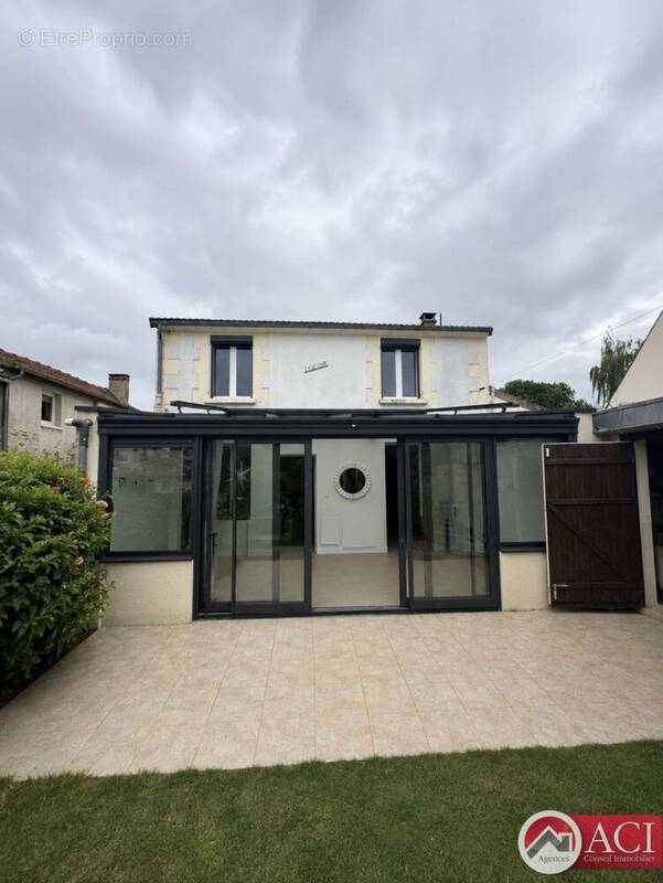 Maison à BORNEL