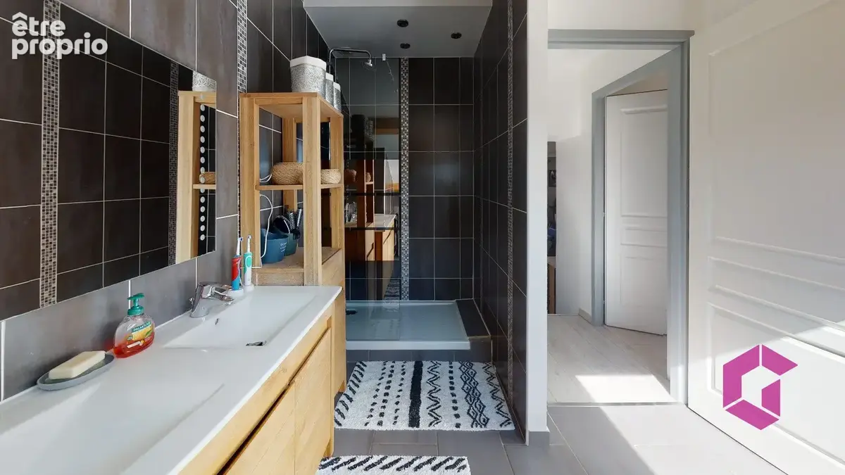 Appartement de 88 m2 loi Carrez   130 m2 au sol/ Secteur Jomayere - photo 6