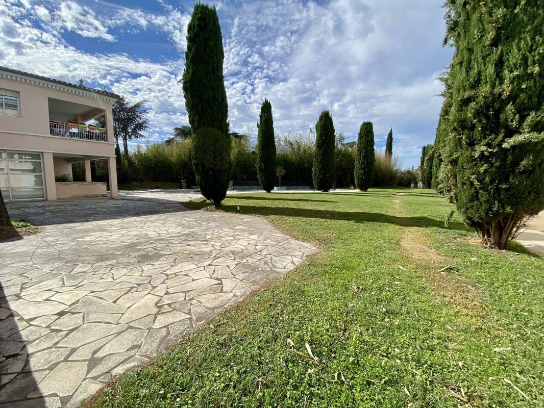 Appartement à BOURG-DE-PEAGE