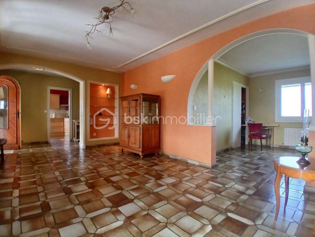 MAISON - 164 m2 - 4 Chambres - photo 3