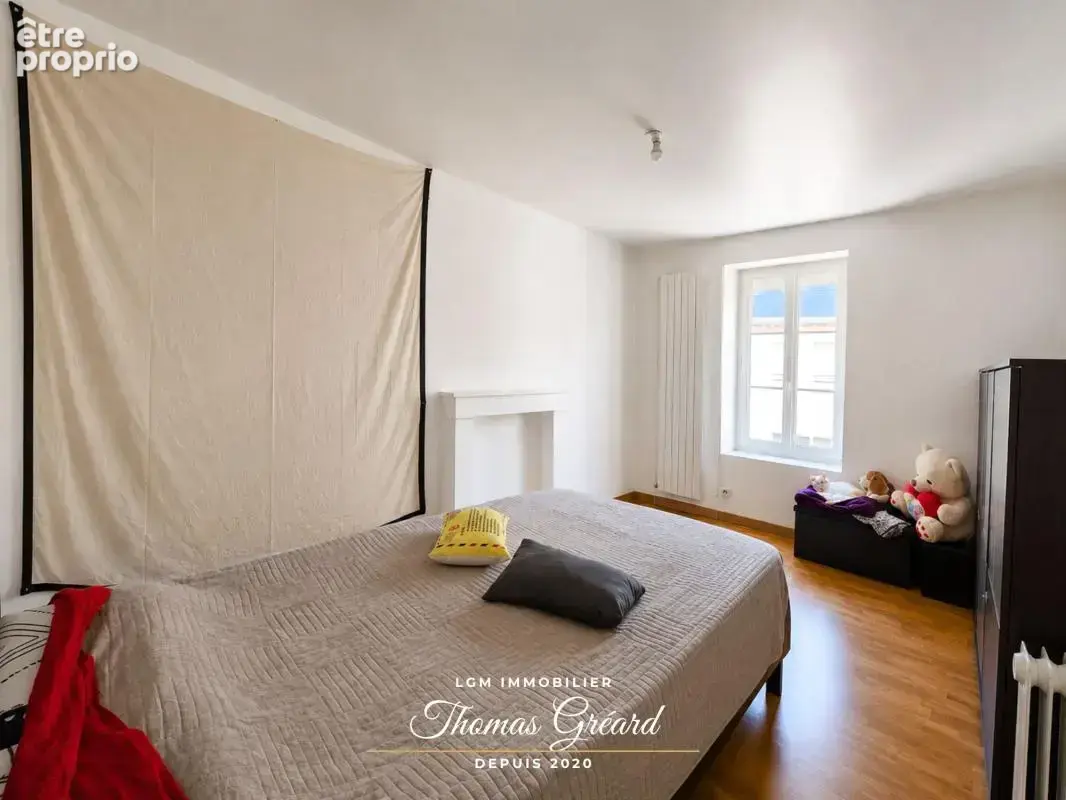 Local commercial avec habitation à Saint-Denis-Les-Ponts, 200m2 avec grange et jardin - photo 8