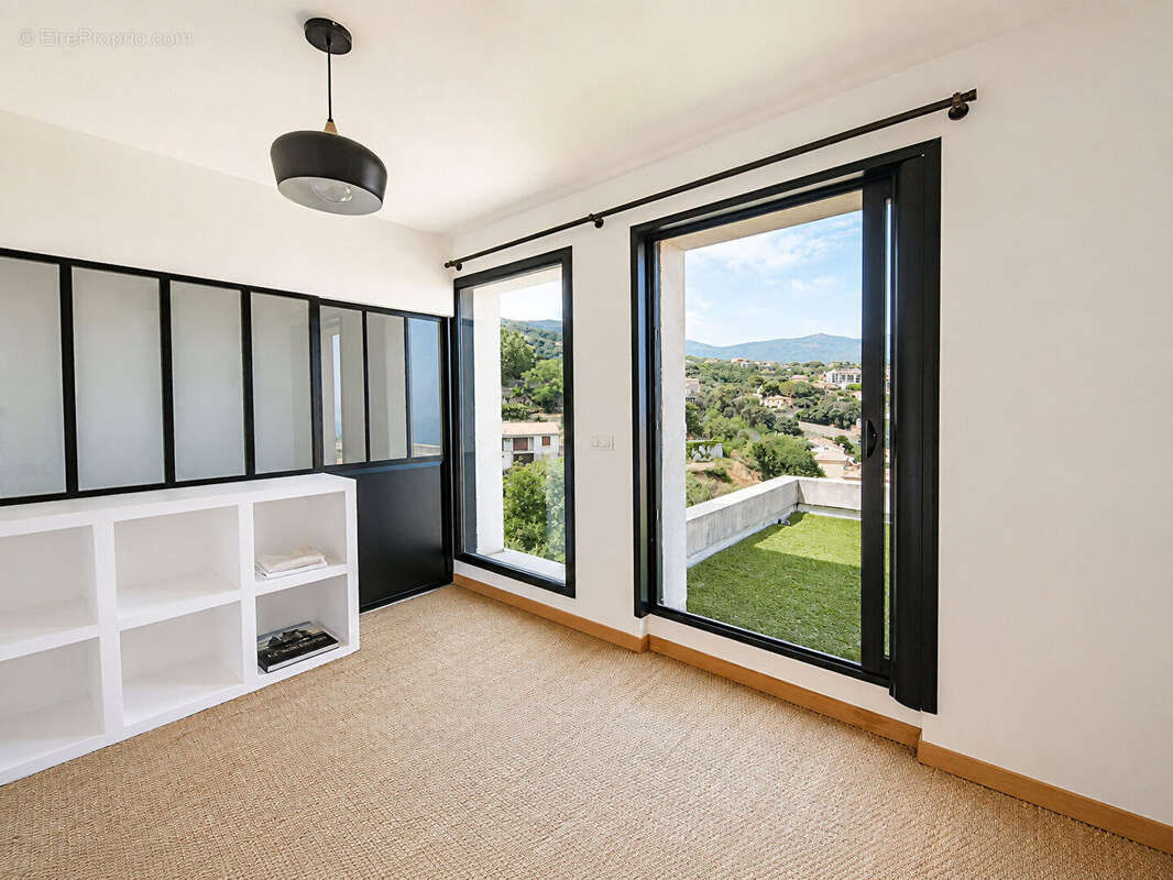 HAUTEURS DE BASTIA: Villa d'architecte avec piscine - photo 10