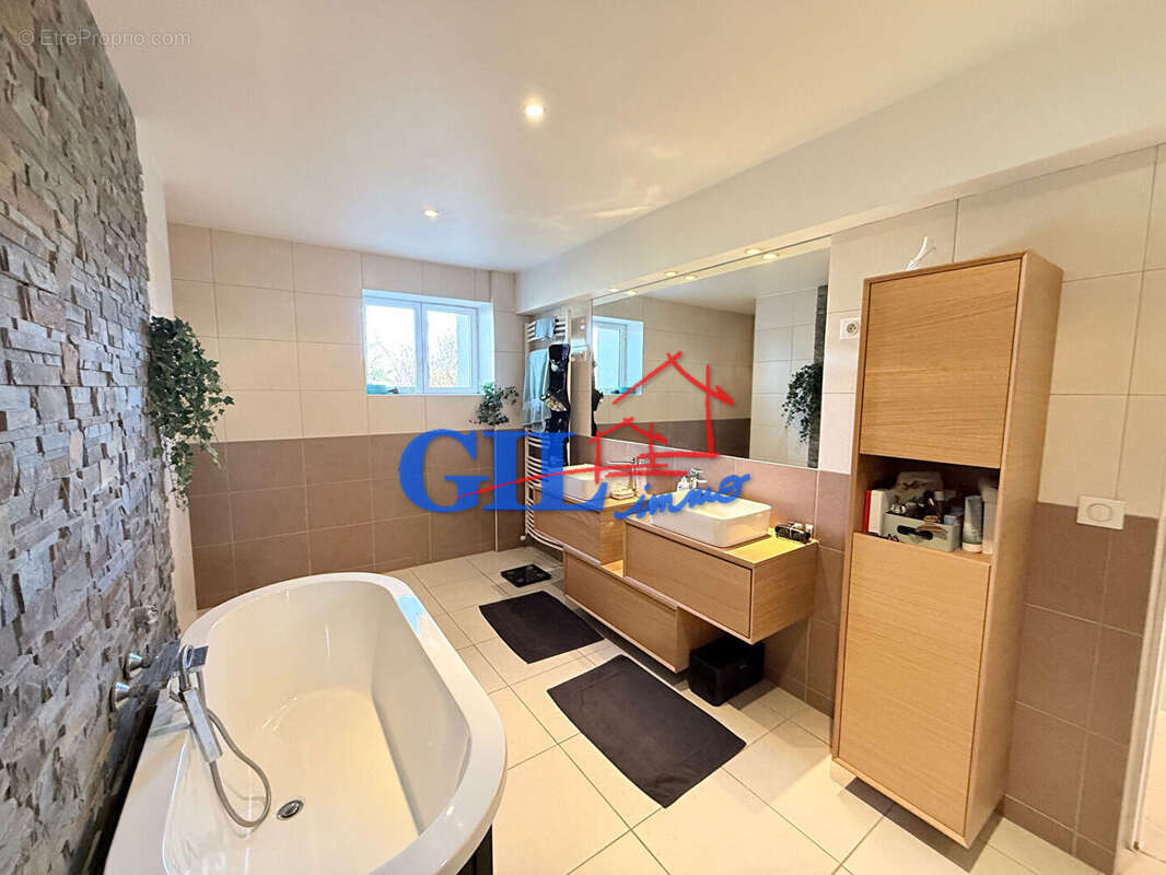 Maison à SAVIGNY-LE-TEMPLE