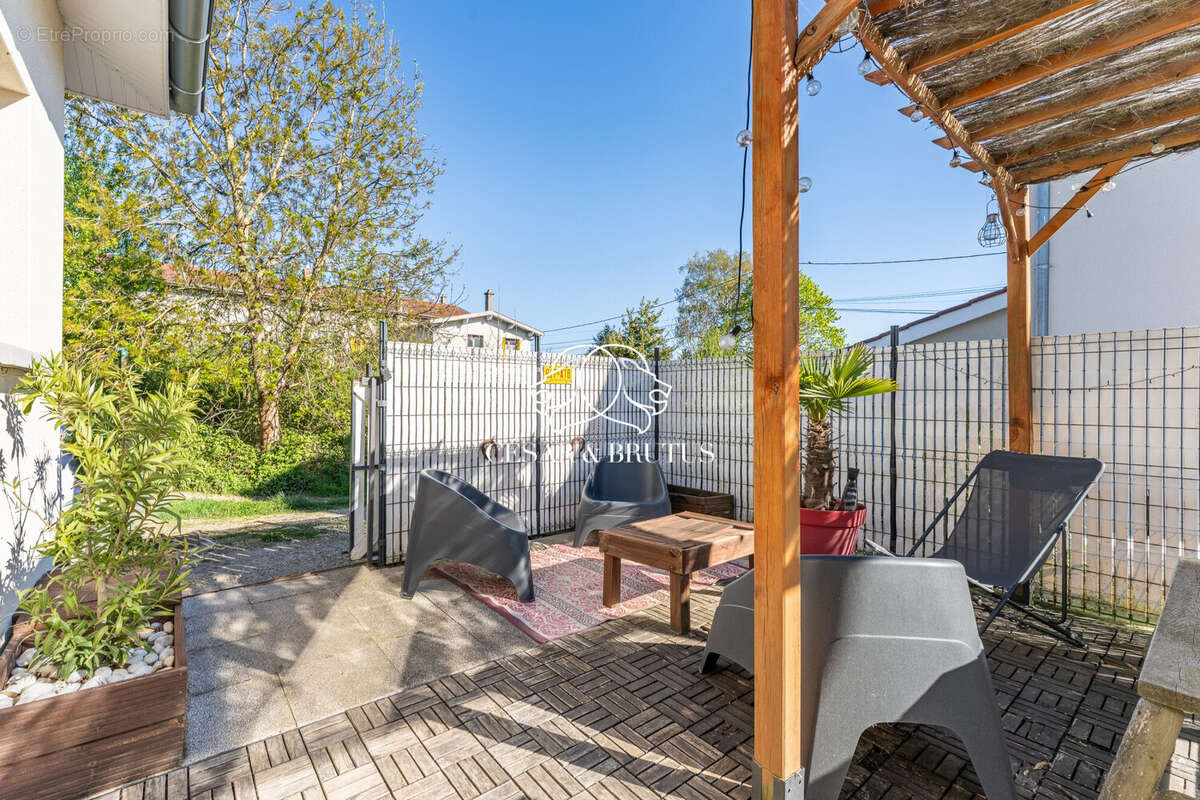 Entrée terrasse - Maison à TRAMOYES