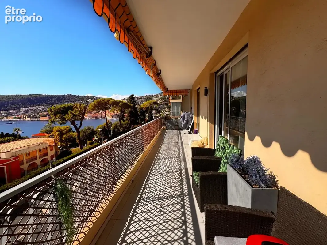 Appartement rénové avec vue mer panoramique, grande terrasse et stationnement - photo 10