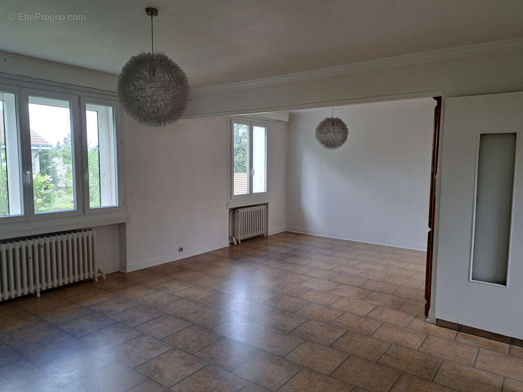 Maison à LE CHAMBON-SUR-LIGNON