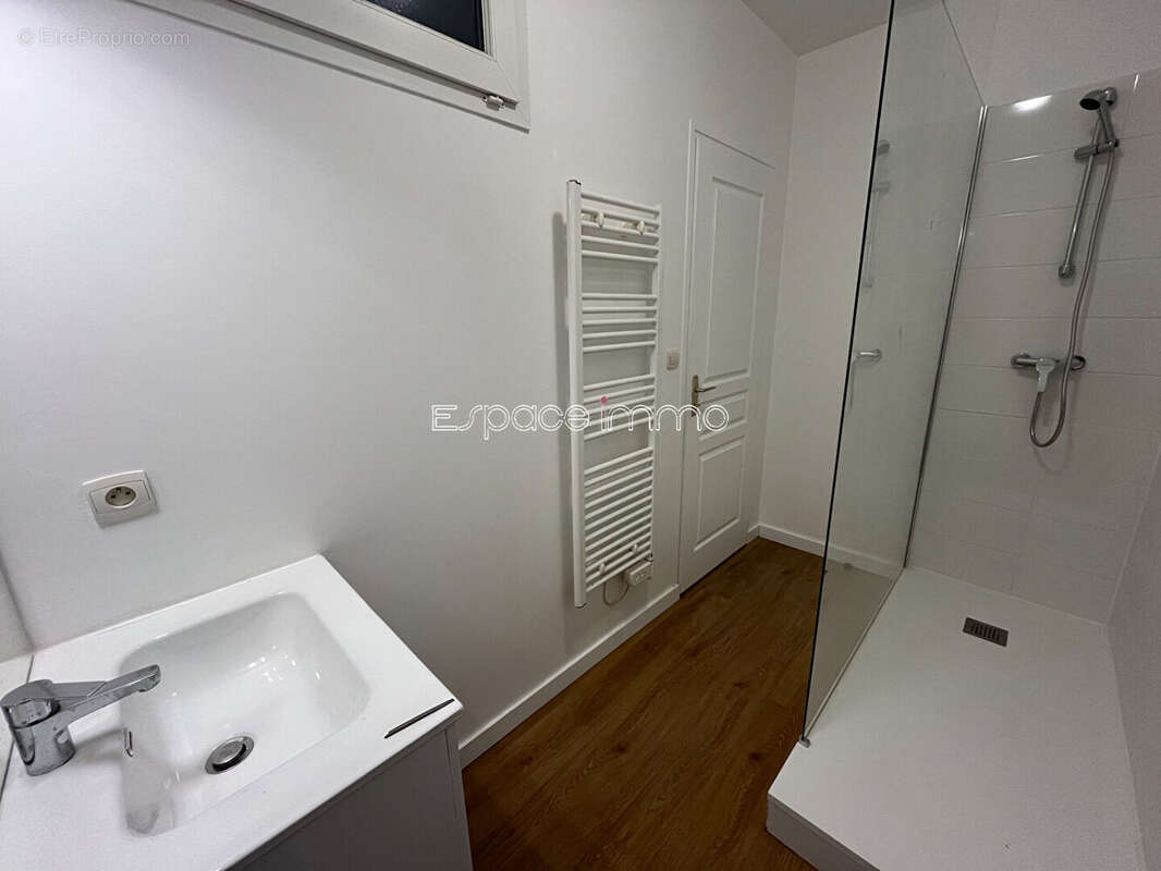 Ensemble immobilier vendu loué de deux maisons avec dépendances - 115m² - MONTVILLE - photo 5