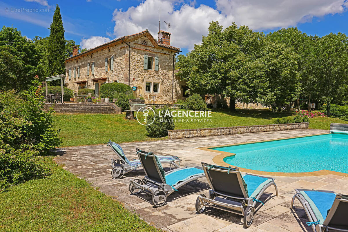 Maison 9 pièces 414 m² · à Itzac · 414 m² · 1 290 000 €
