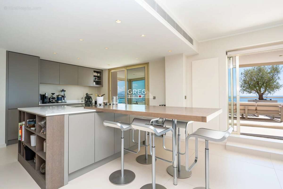 Appartement à VILLENEUVE-LOUBET