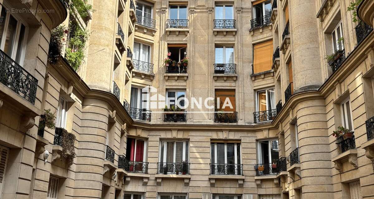 Appartement à PARIS-18E