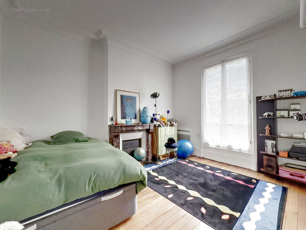 Appartement à CHARENTON-LE-PONT