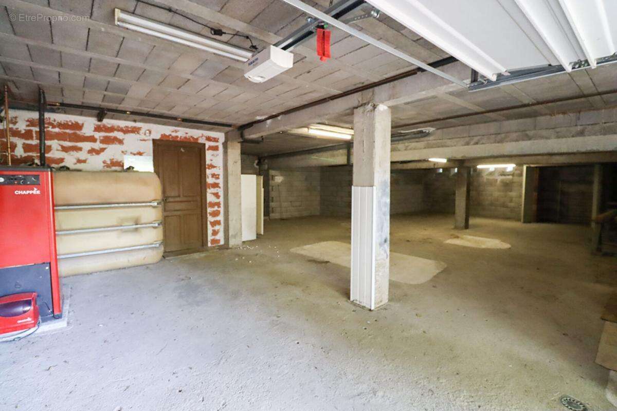 À vendre - Maison familiale 160 m² avec piscine, grand terrain et hangar  - Aussillon (81) - photo 14