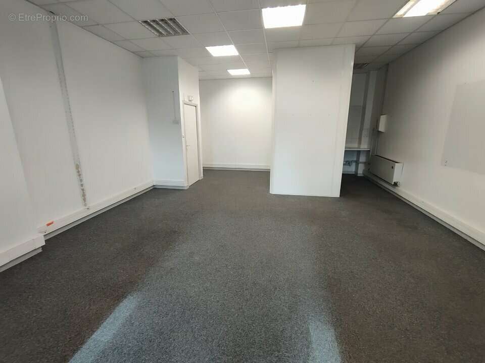 Autre à SAINT-QUENTIN-FALLAVIER