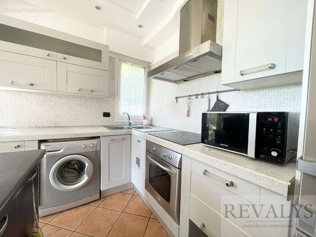 Appartement à SAINT-LAURENT-DU-VAR