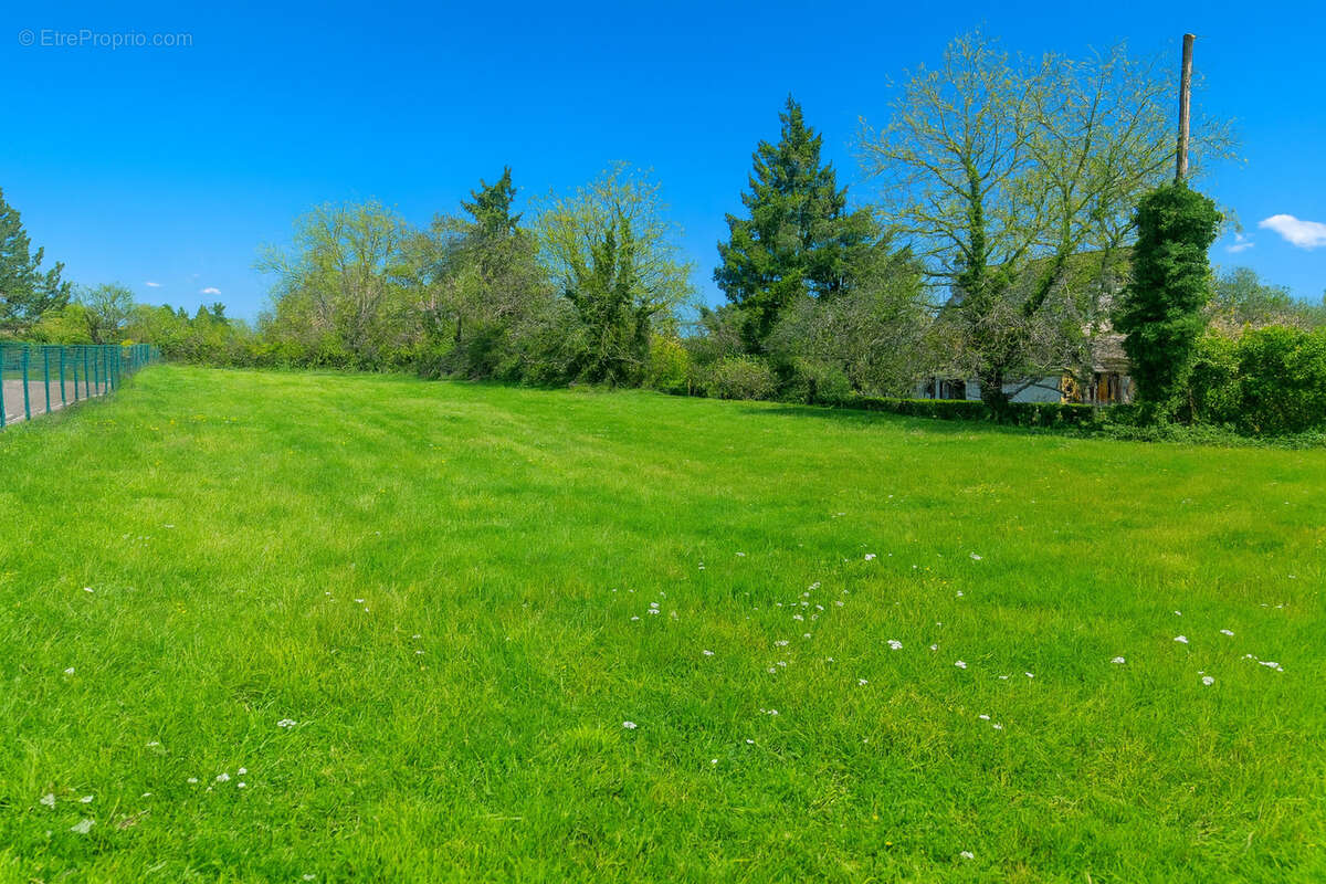 Terrain à AMILLY