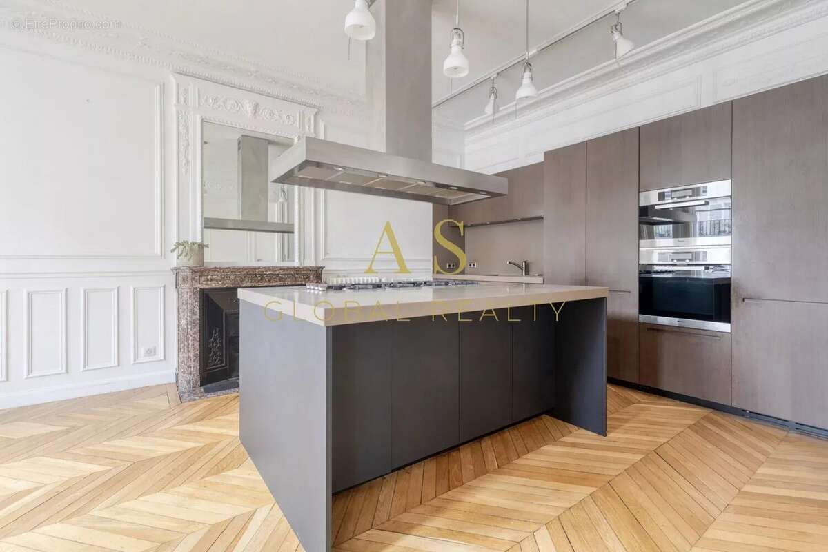 Appartement à PARIS-7E