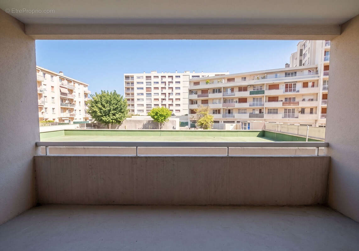 Toulon l aguillon appartement t4 traversant de 73m²  3 chambres en premier etage avec ascenseur terrasse et balcon - photo 4