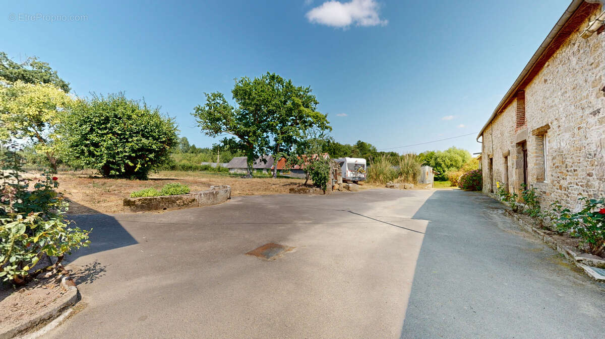 Longère de 146m2 avec dépendances sur 2 hectares. - photo 12