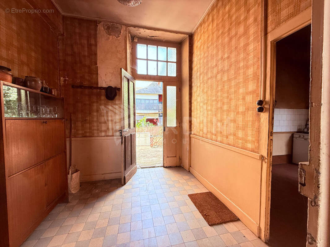 Saint-Satur (18300), Maison ancienne de 1729 avec dépendances - Terrain de 275 m². - photo 9