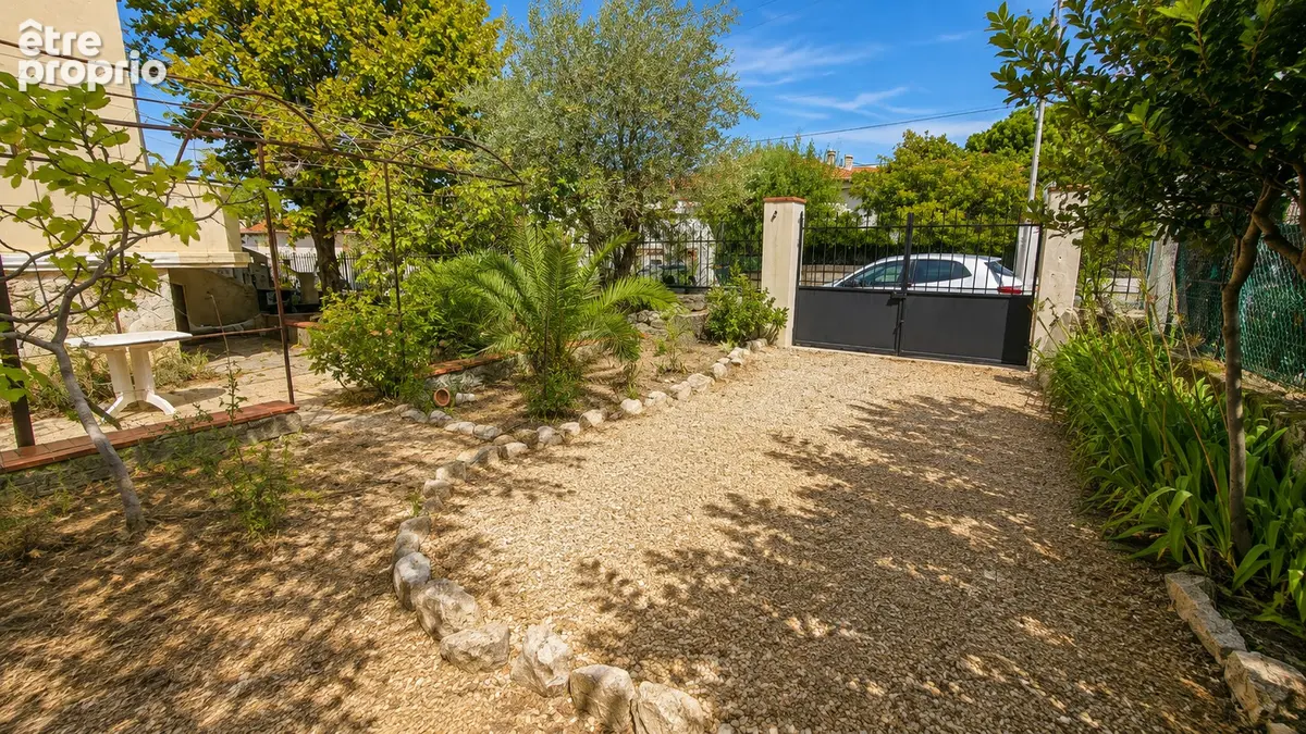 MAISON-APPARTEMENT - LAVAL / AV. DES FLEURS - 96 m² - Jardin 214 m² - Esprit maison de caractère - photo 12