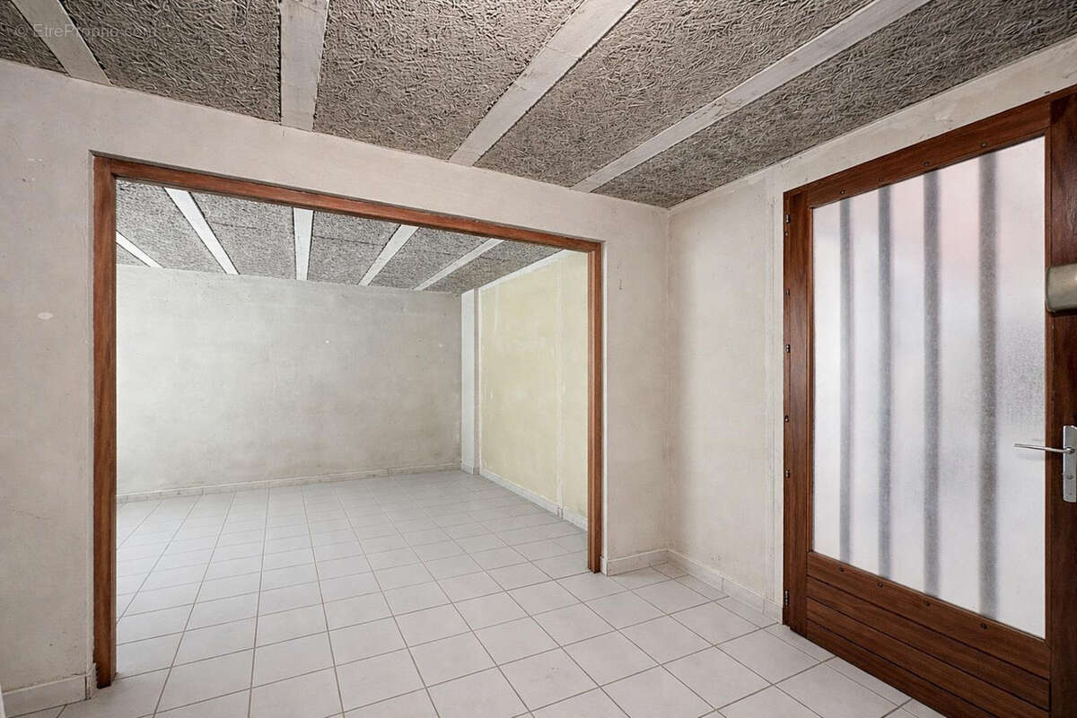 Maison à fort potentiel avec double garage à Rodès - photo 15
