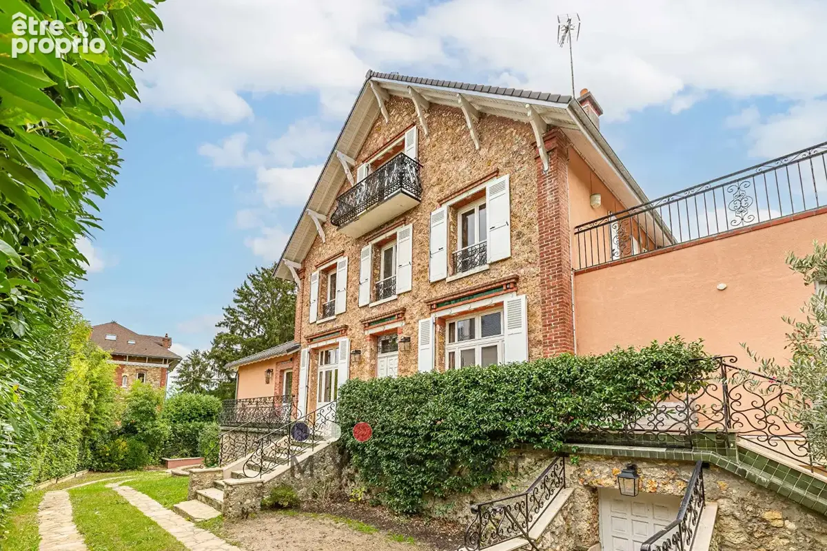 Bougival / Louveciennes - Maison de caractère, jardin de 1 200 m² et dépendance - photo 14