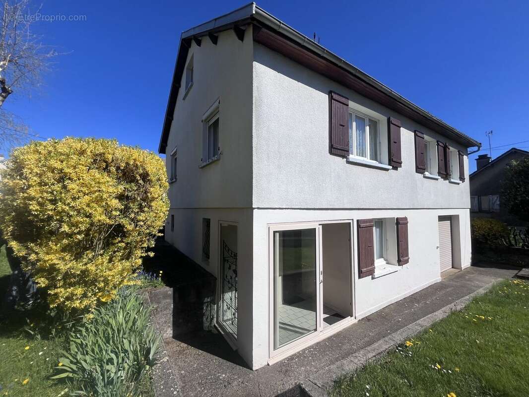 Maison à MAURIAC