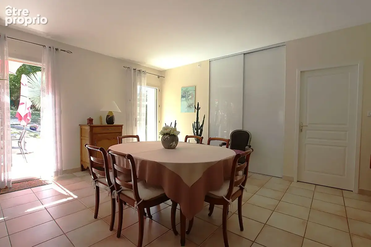 Vouillé, maison de plain-pied, 5 pièces, 116 m² habitables - photo 13