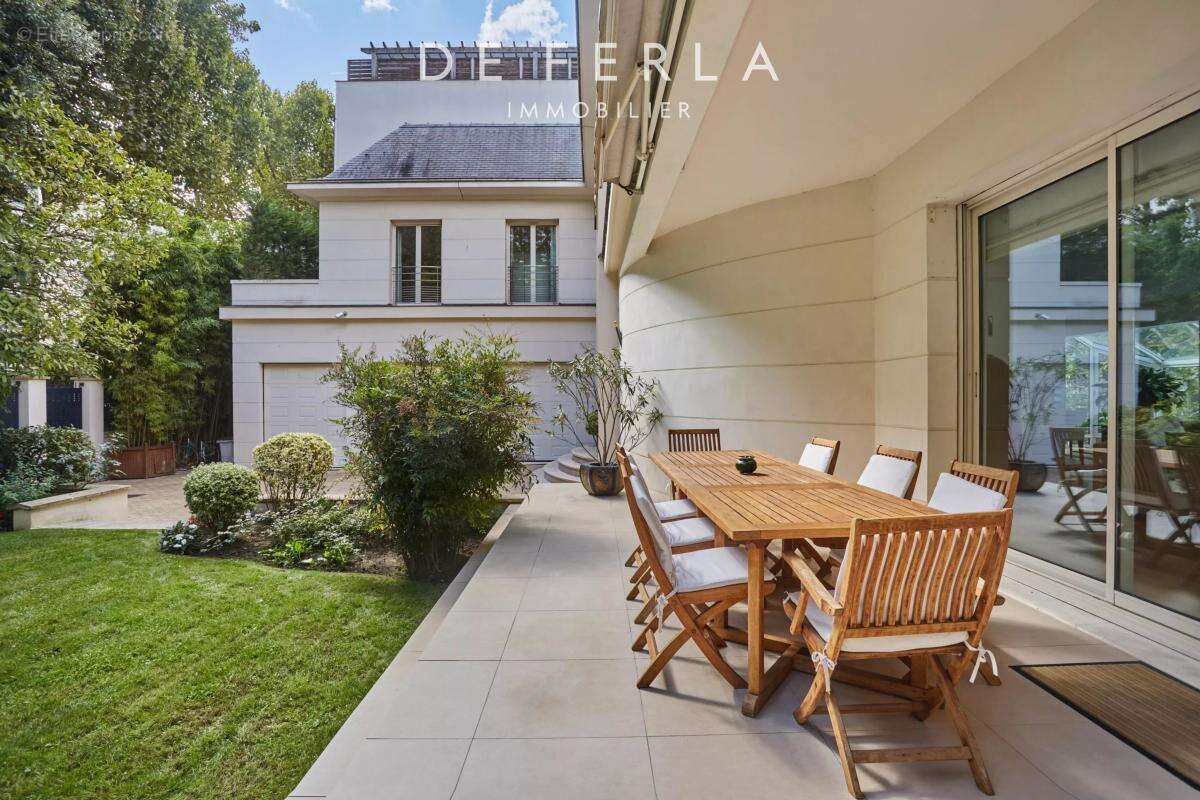 Maison à NEUILLY-SUR-SEINE