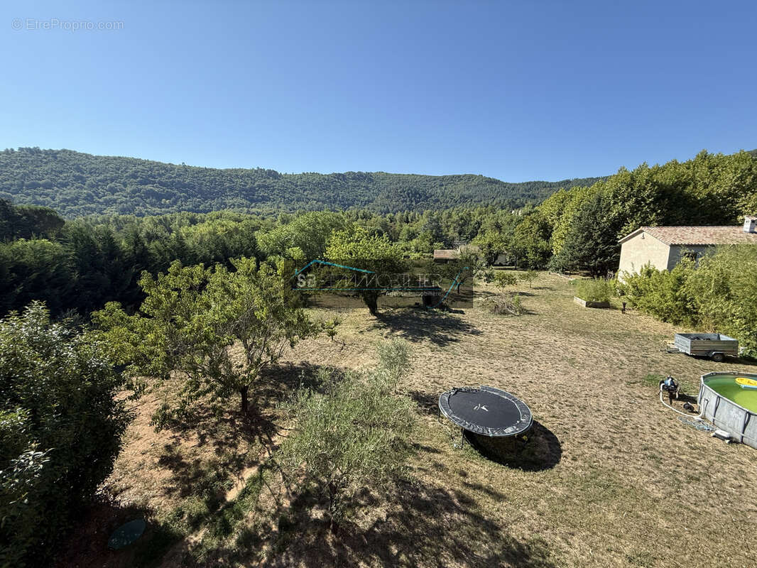 Maison à MEYRANNES